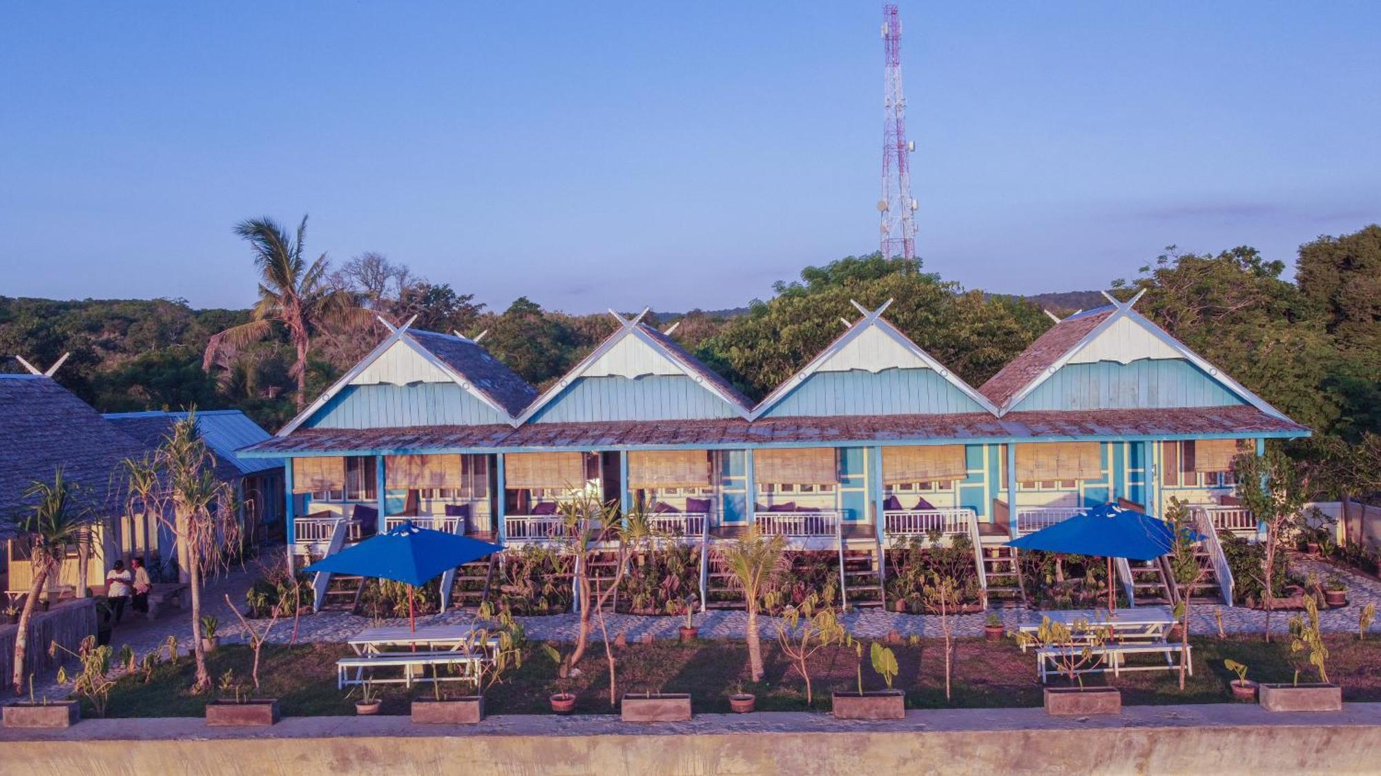 Moyo Island Resort Bagian luar foto