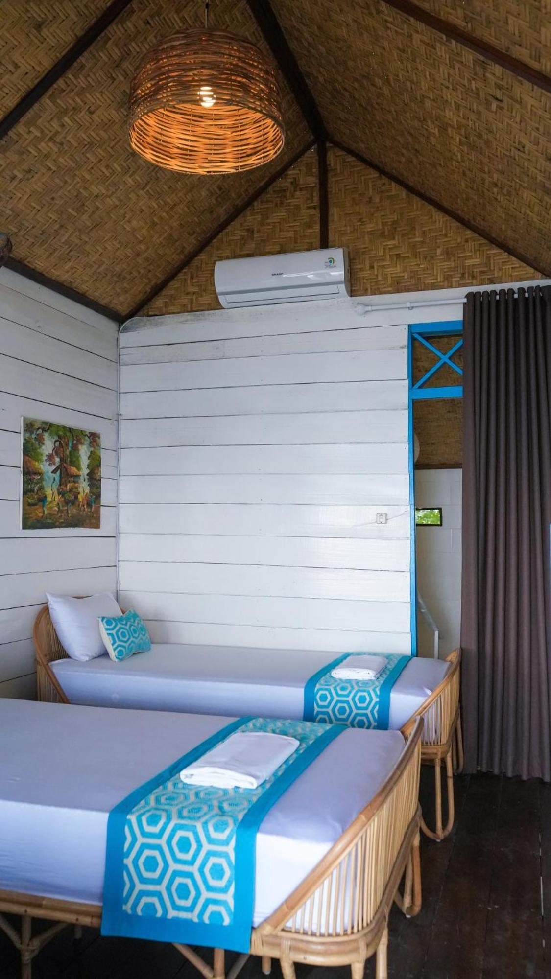 Moyo Island Resort Bagian luar foto